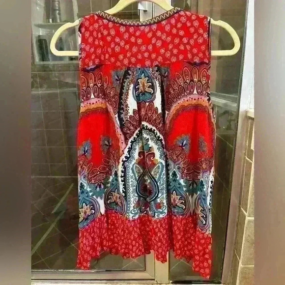 Bright and colorful summer sleeveless top with ruffle at bottom. Size S. - Picture 4 of 4